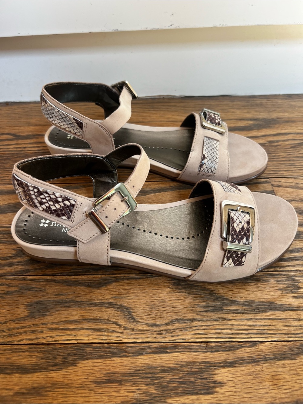 New Naturalizer Beige Leather Taupe Sandals with Snake-Print Buckles 7.5